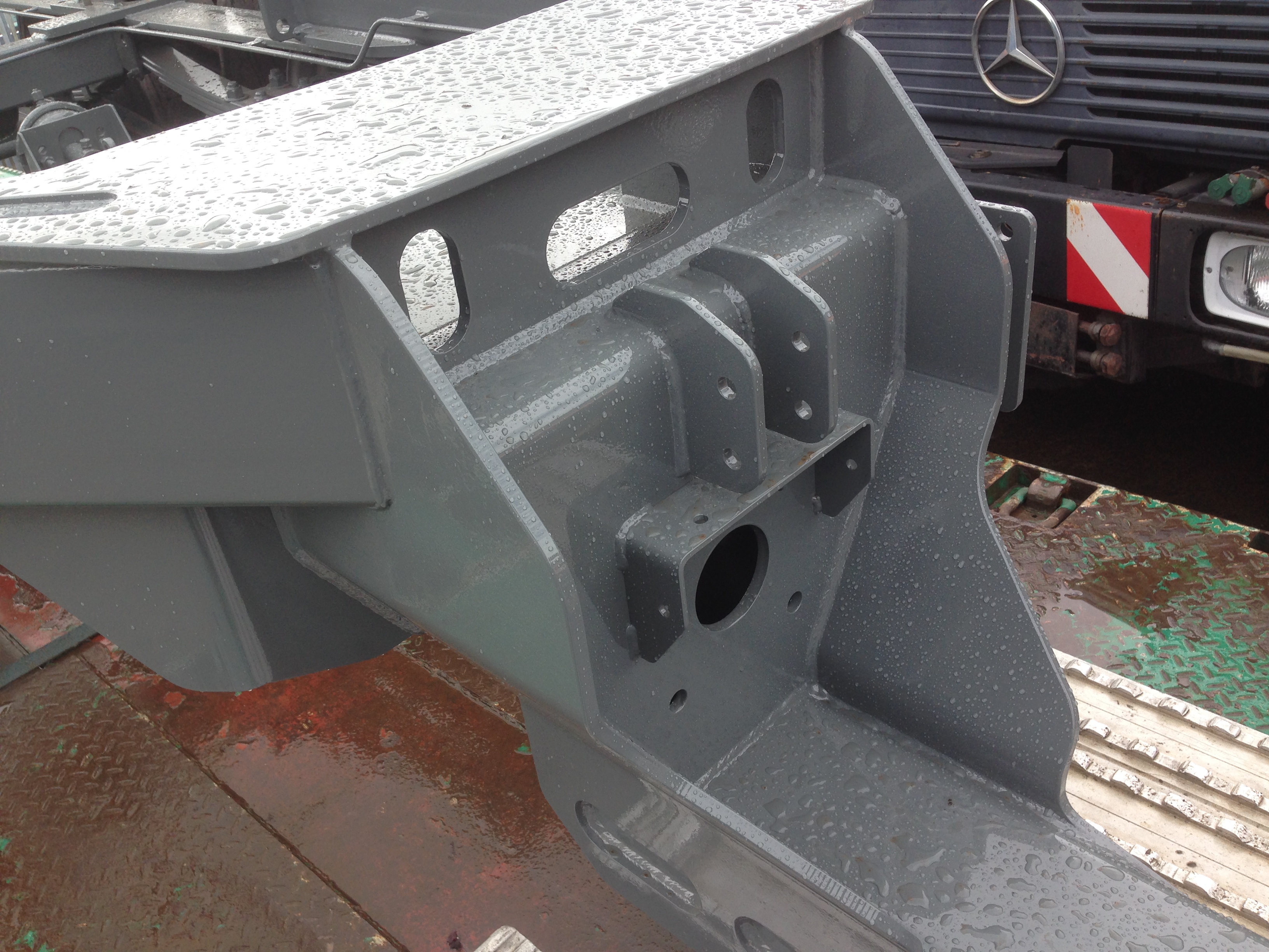 GLENDALE TREES SPECIALLY DESIGNED AND BUILT TANDEM AXEL CHASSIS